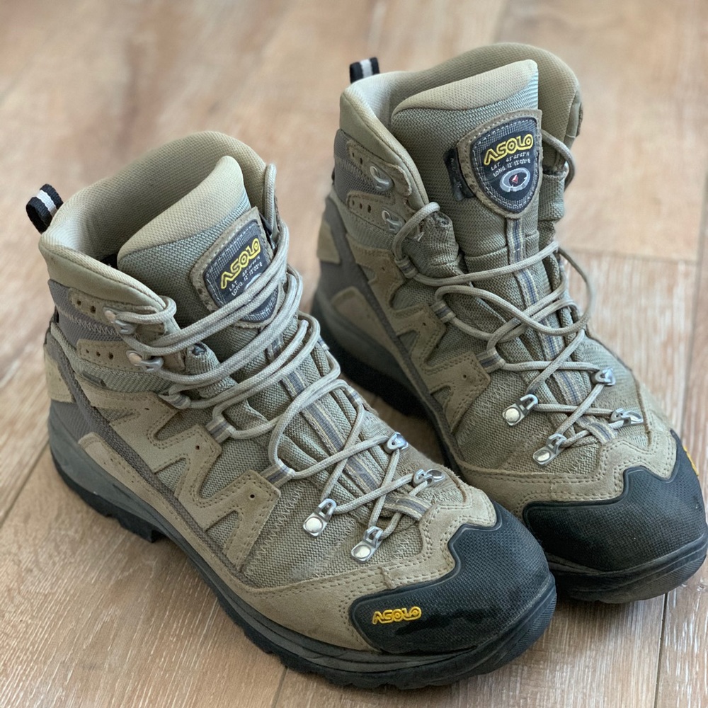 ASICs Womens Hiking Boots (like new)